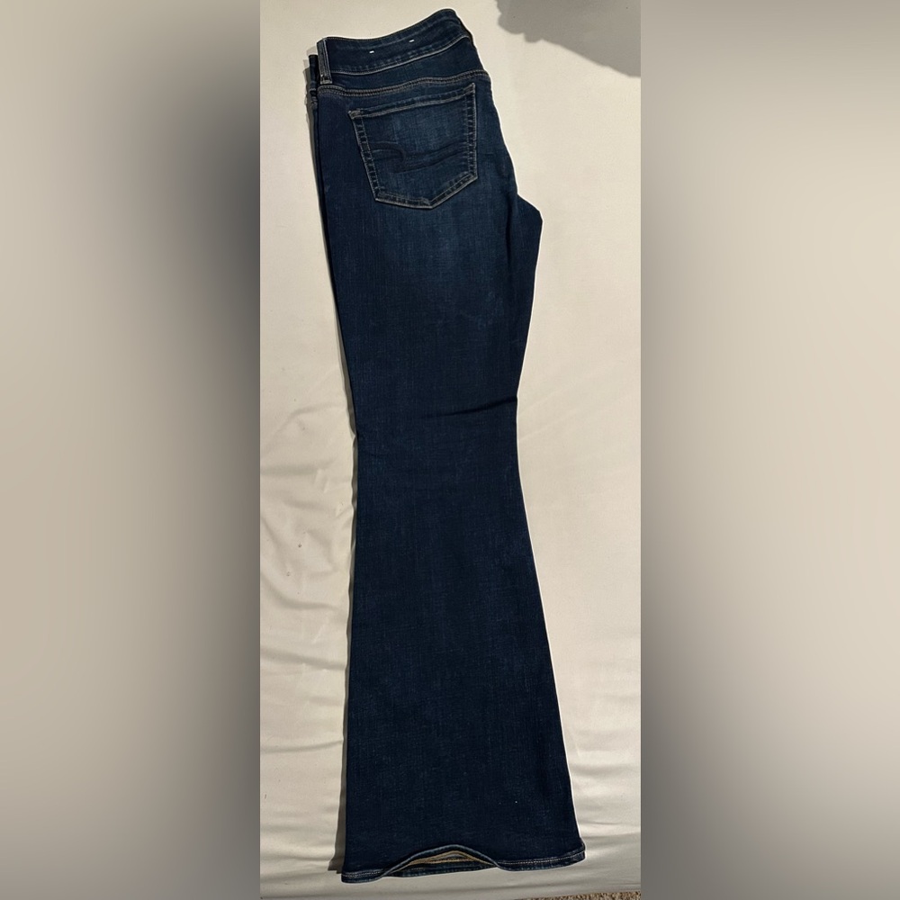 Excellent condition American Eagle artist flare jean